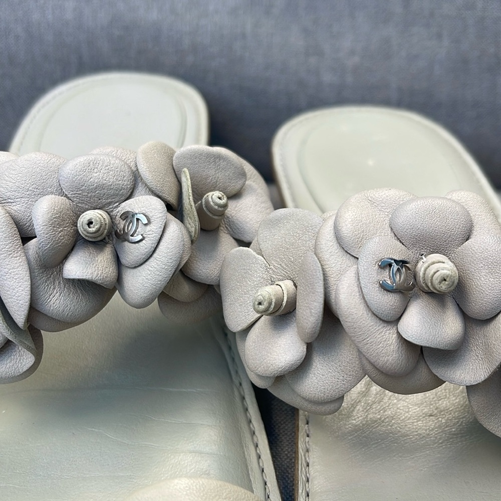 CHANEL Leather Camellia Sandals with Silver CC accents - Picture 3 of 12